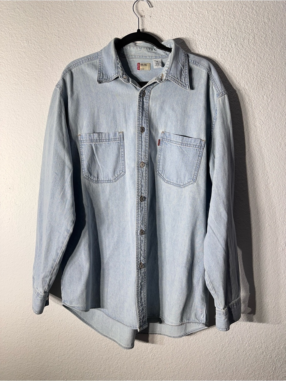 Vintage 90s Y2K Levi’s Red Tab Light Wash Denim Button Up Shirt Size M